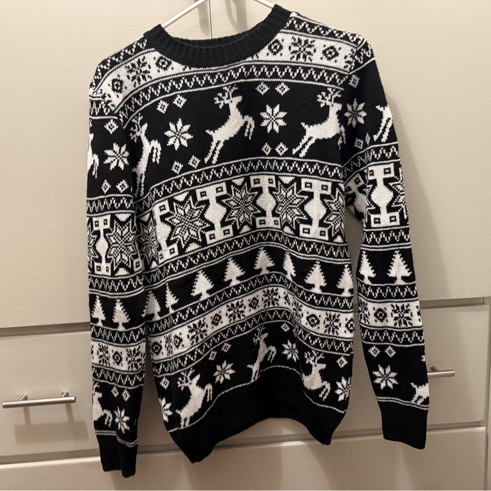 Soft Adorable Christmas sweater size Med